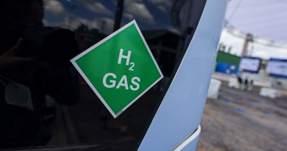 Governments, companies make sleek bet on inexperienced hydrogen as local climate repair