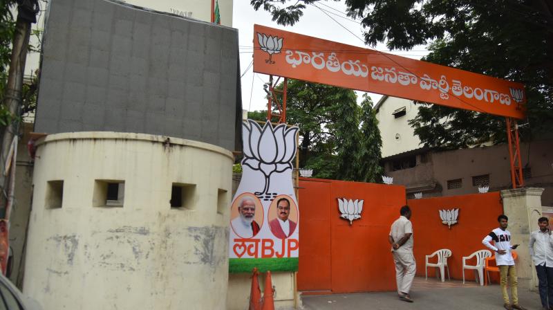 BJP leaders to live at home of cadre