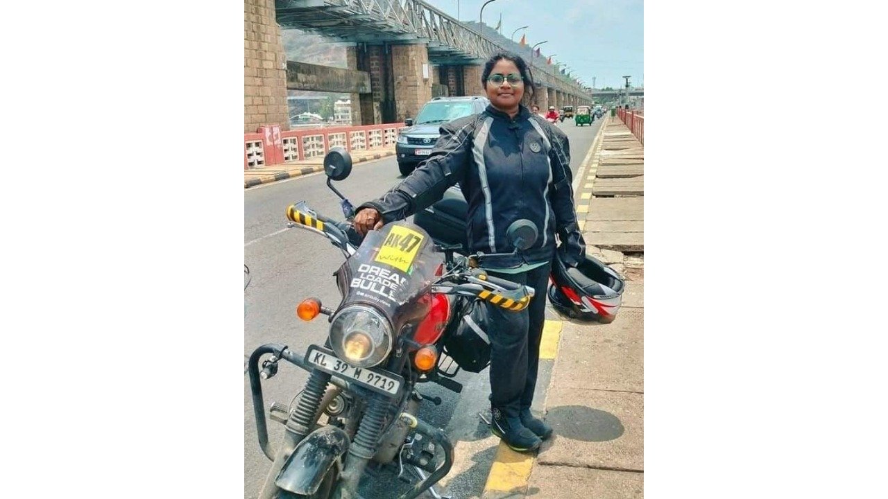 Kerala RJ and single mother on a solo bike perambulate across India for defence widows – Deccan Herald