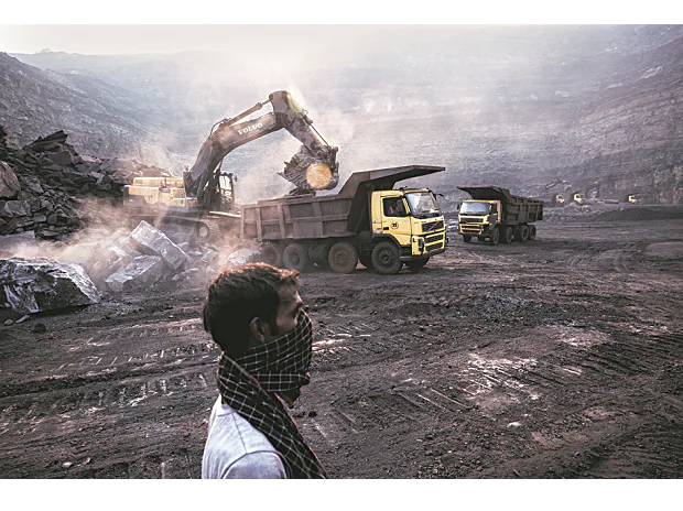 Tussle over $5 billion in wages is fresh risk to Indias coal offer