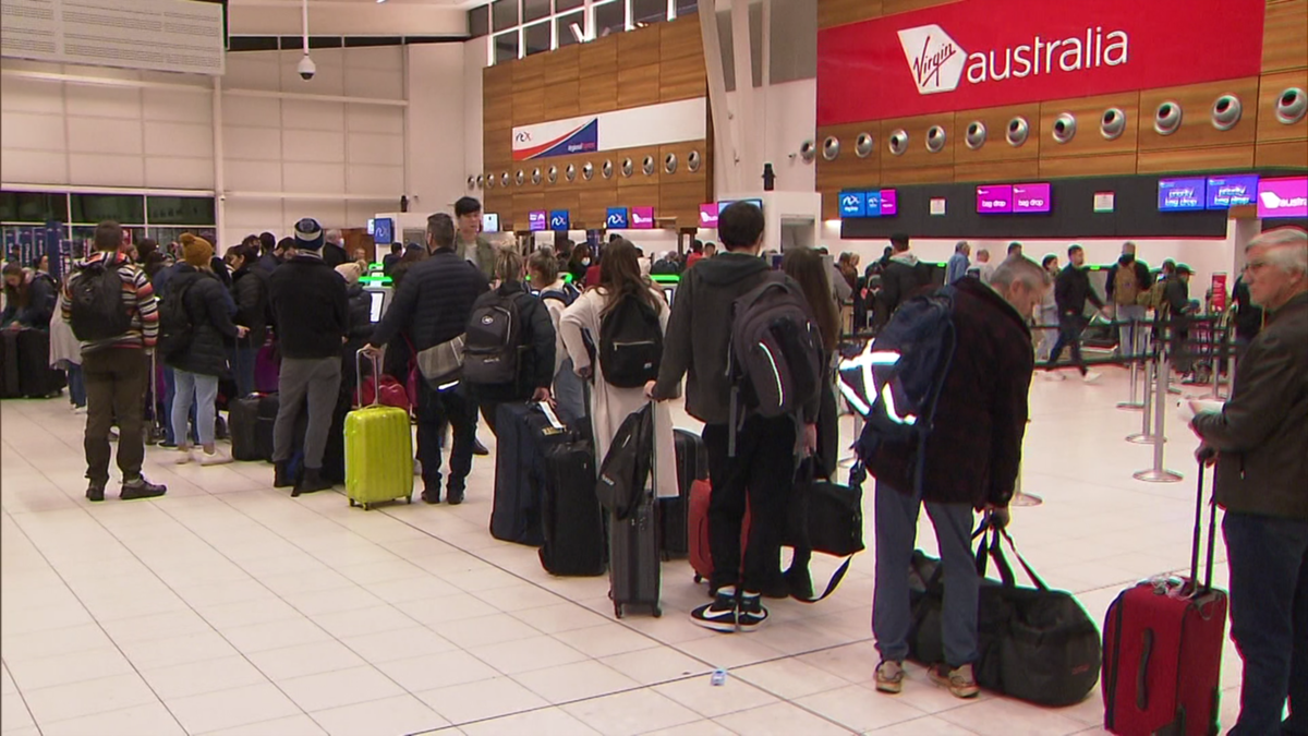 Sydney airport flight delays:  steer determined of a hip pocket hit amid flight cancellations and airport chaos