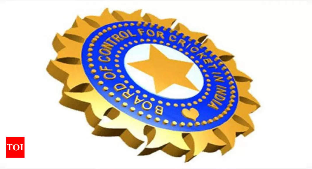 Govt bats for cricket tie as piece of I-Day celebrations, writes to BCCI