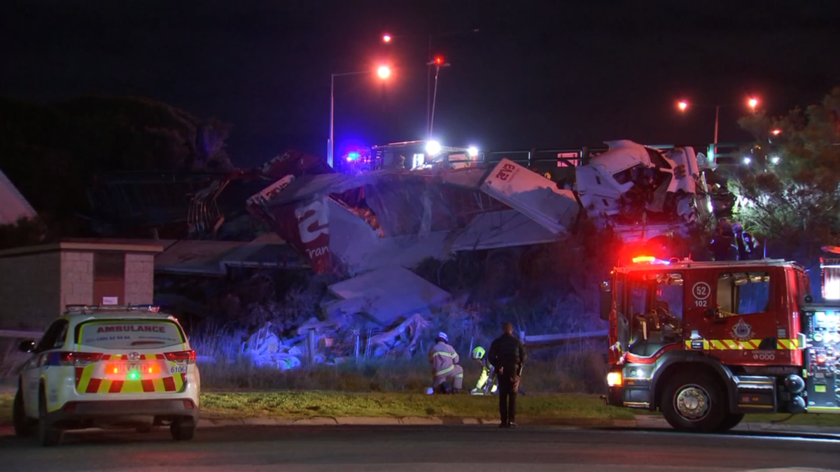 Melbourne traffic update: Delays for commuters following truck shatter on Western Ring Road in Tullamarine