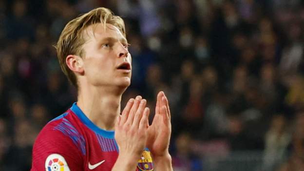 Manchester United: Frenkie de Jong’s pass from Barcelona held up