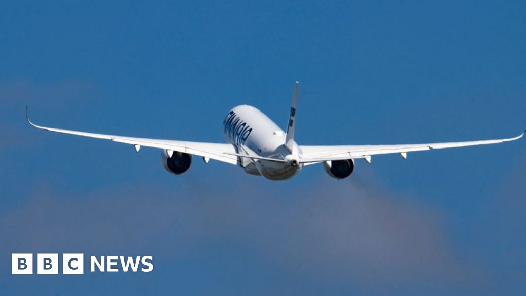 Farnborough Airshow: Aerospace deals bid to cruise