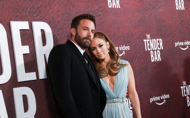 Jennifer Lopez, Ben Affleck wed in Las Vegas pressure-thru