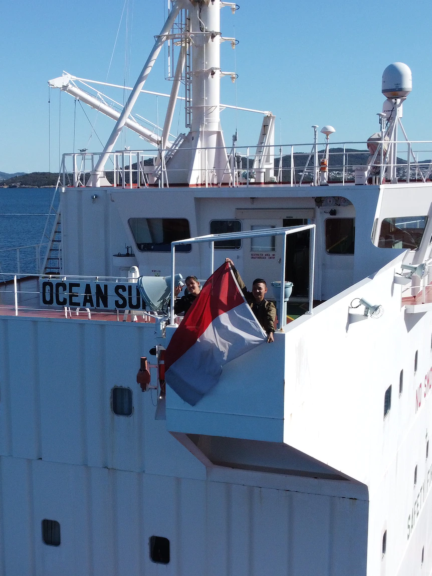 Seafarers belt out karaoke tunes while waiting to load bumper grain reduce