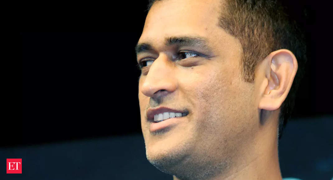 SC stays complaints in Dhoni-Amrapali case