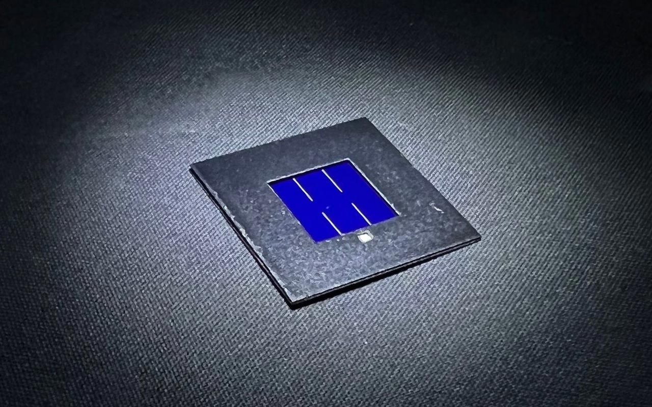 Revolutionary Expertise Provides Mammoth Efficiency Enhance to Perovskite–Silicon Tandem Solar Cells