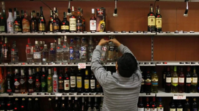 Delhi vulnerable to revert to weak liquor protection as controversy over unique one engulfs AAP