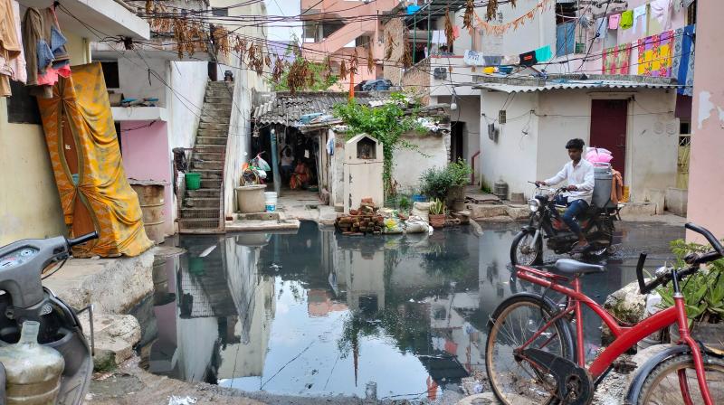 Knee-deep water enters homes in Brahmanwadi