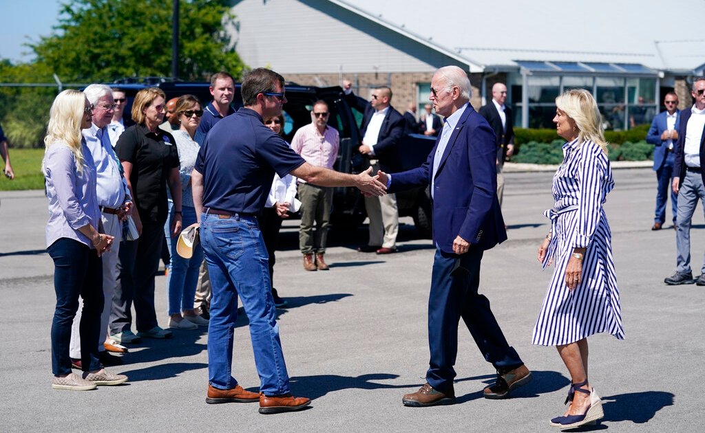 US President Joe Biden surveys flood injure in Kentucky