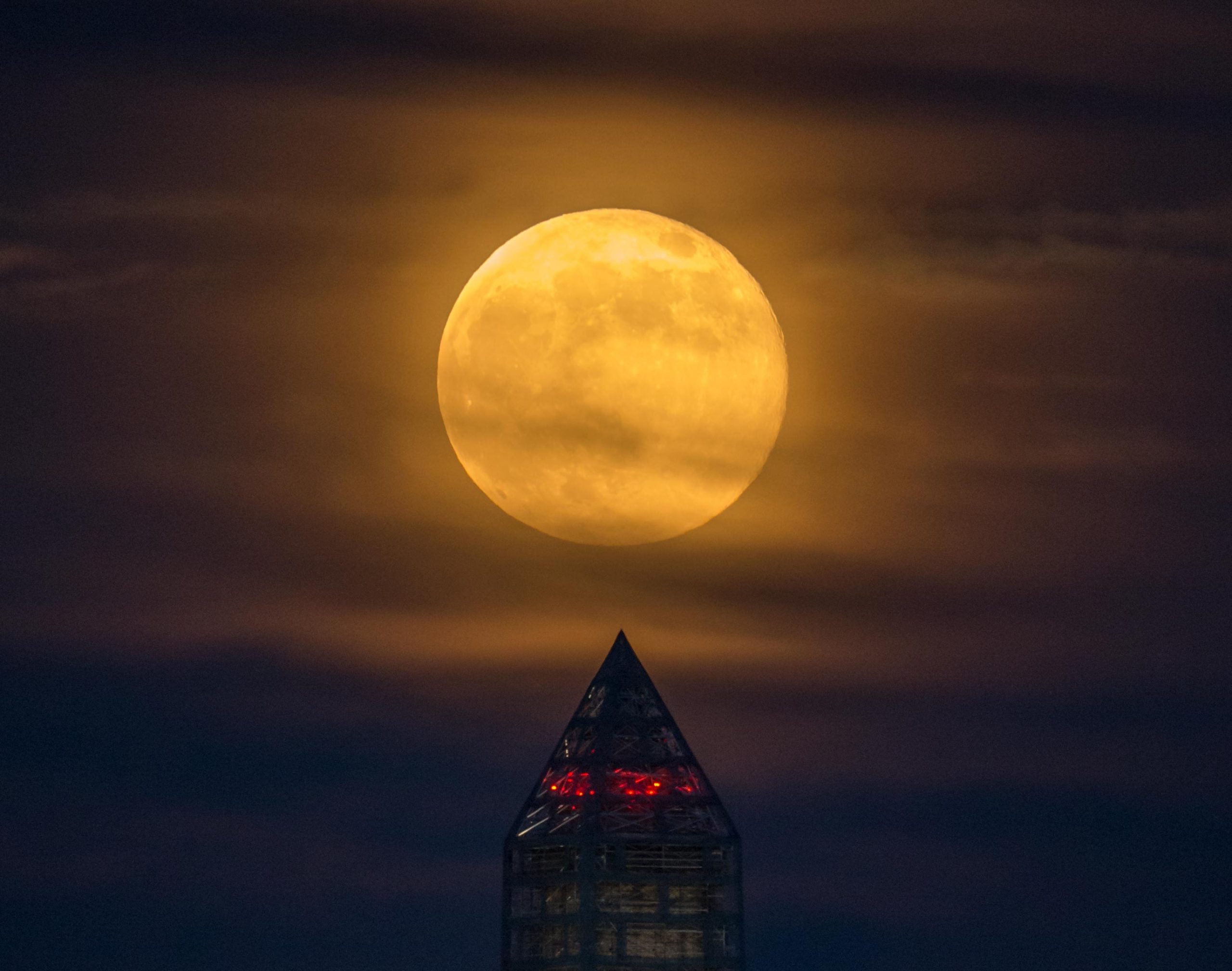 Don’t Omit: Sturgeon Supermoon + Perseids Meteor Bathe, Mercury, Saturn, Jupiter & Vega