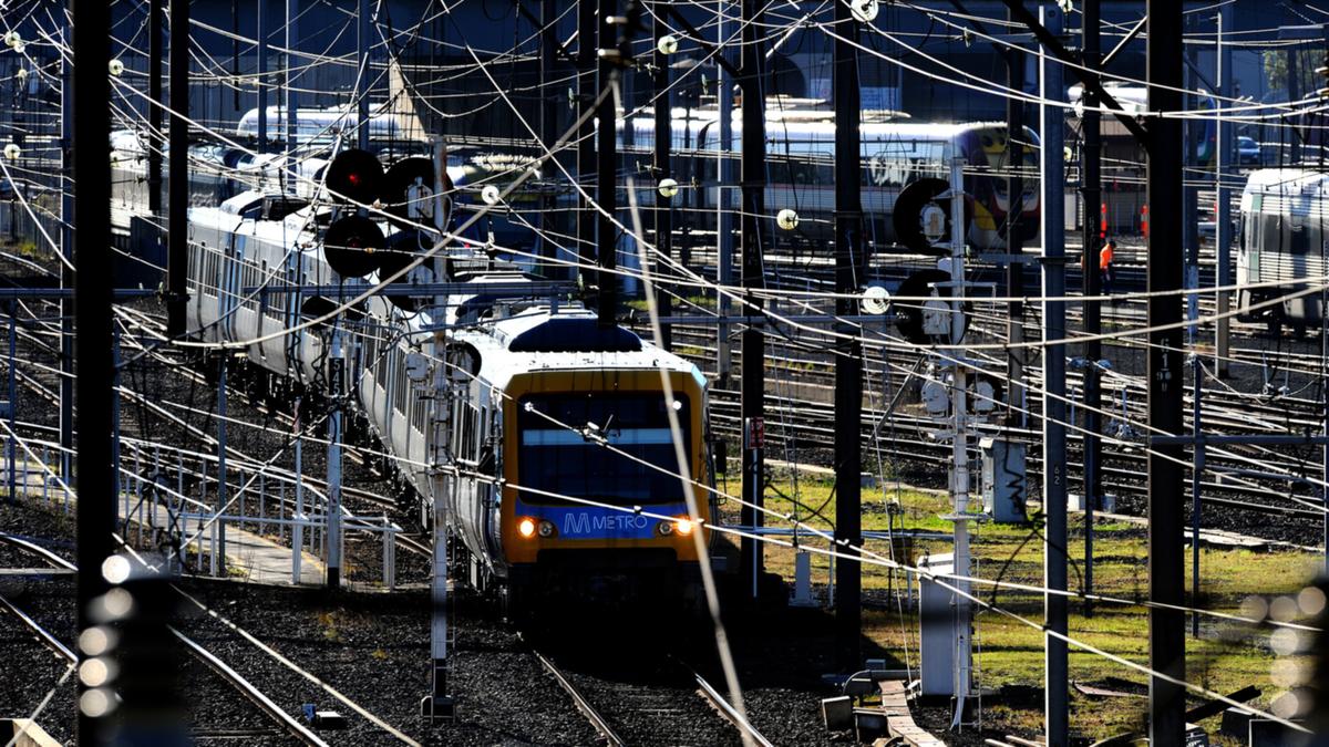 Melbourne mystery man mumbles two phrases to police desperately attempting to name him after put together accident