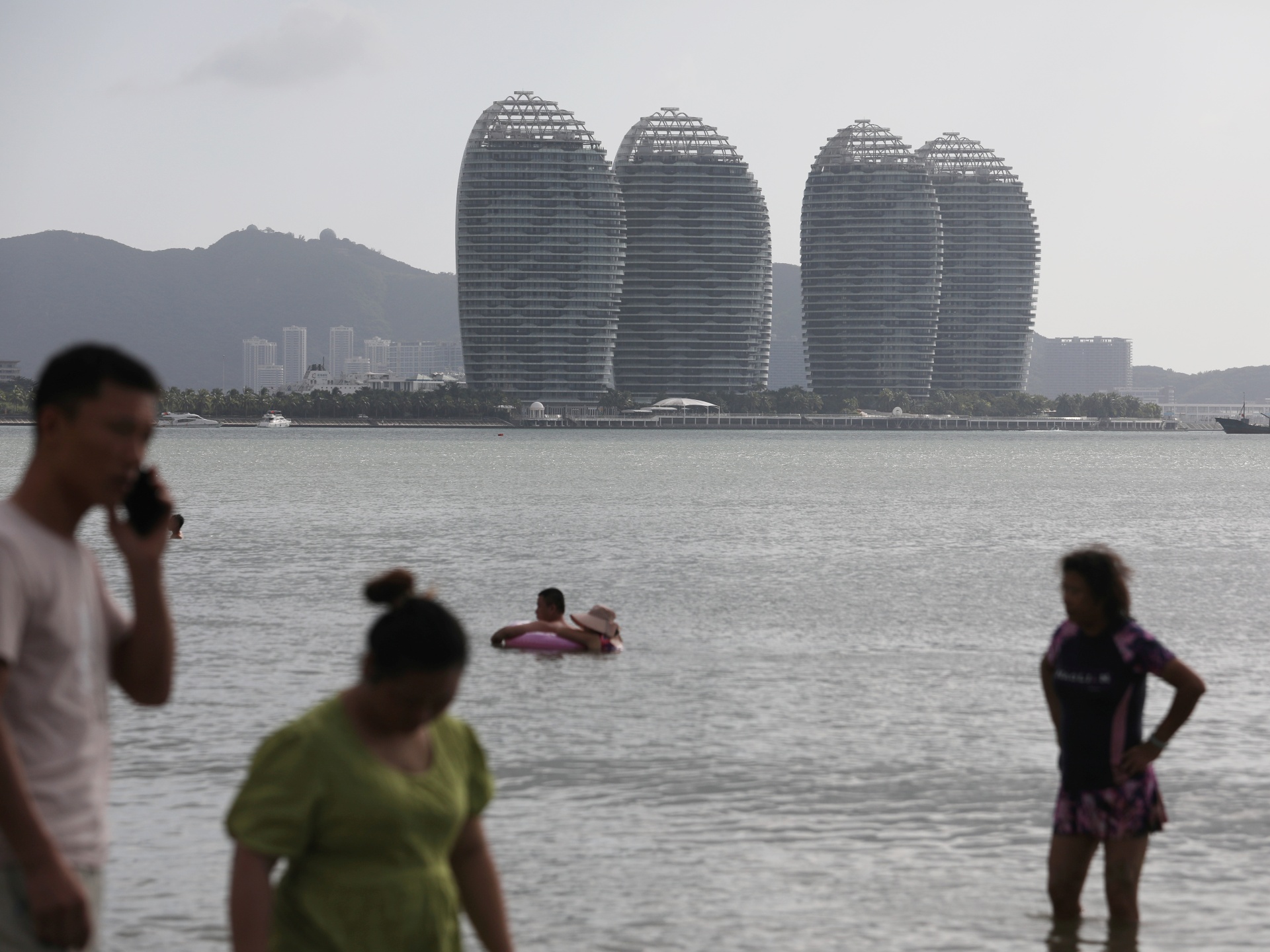 ‘China’s Hawaii’ promised salvage away. Vacationers purchased lockdowns as an different