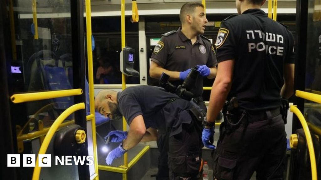 Western Wall: Several injured in Jerusalem taking pictures