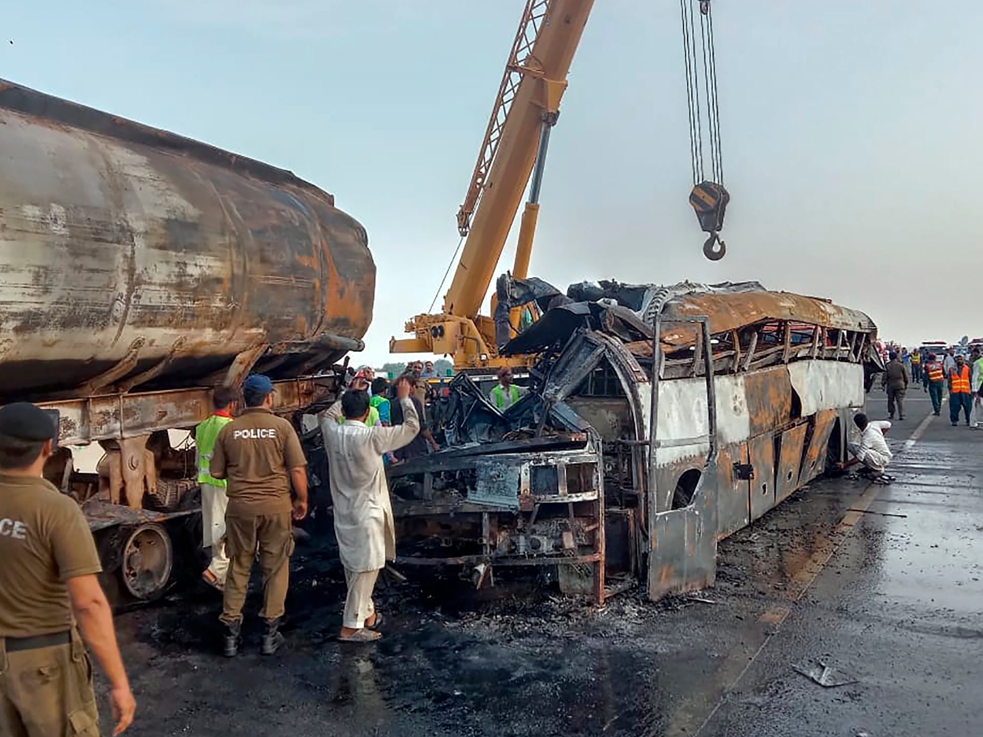 As a minimal 20 killed in Pakistan as bus-tanker atomize causes fire