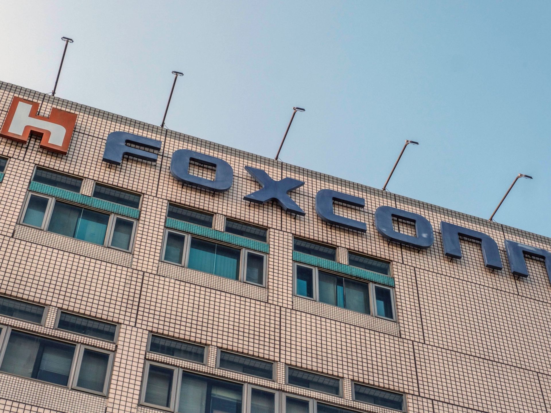 Apple suppliers Foxconn, Luxshare eyeing infamous in Vietnam: File