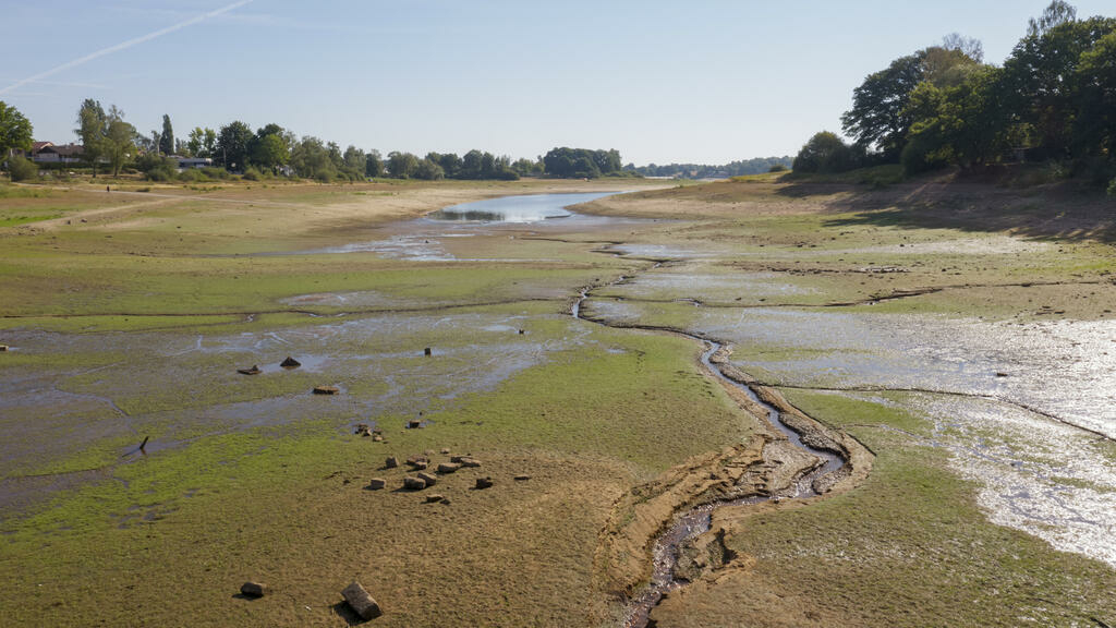 Can technological fixes solve France’s water disaster, amid document droughts?