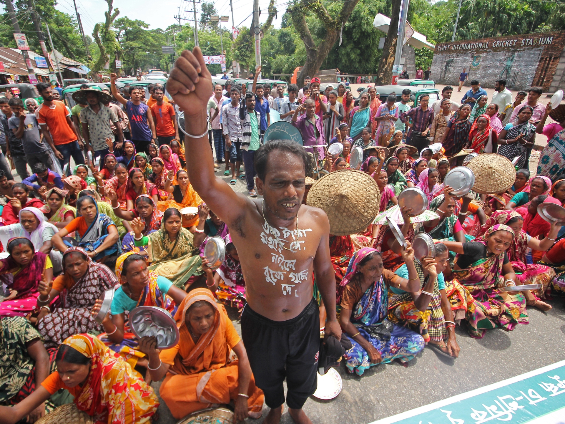 Why are Bangladesh tea backyard workers protesting?