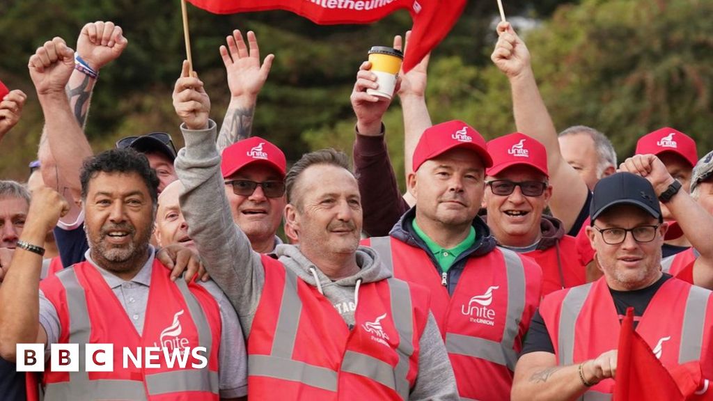 Felixstowe: Strike continues at UK’s greatest container port