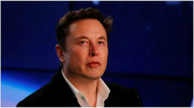 Elon Musk’s ex-girlfriend puts up unseen pics of Tesla boss for auction. See here