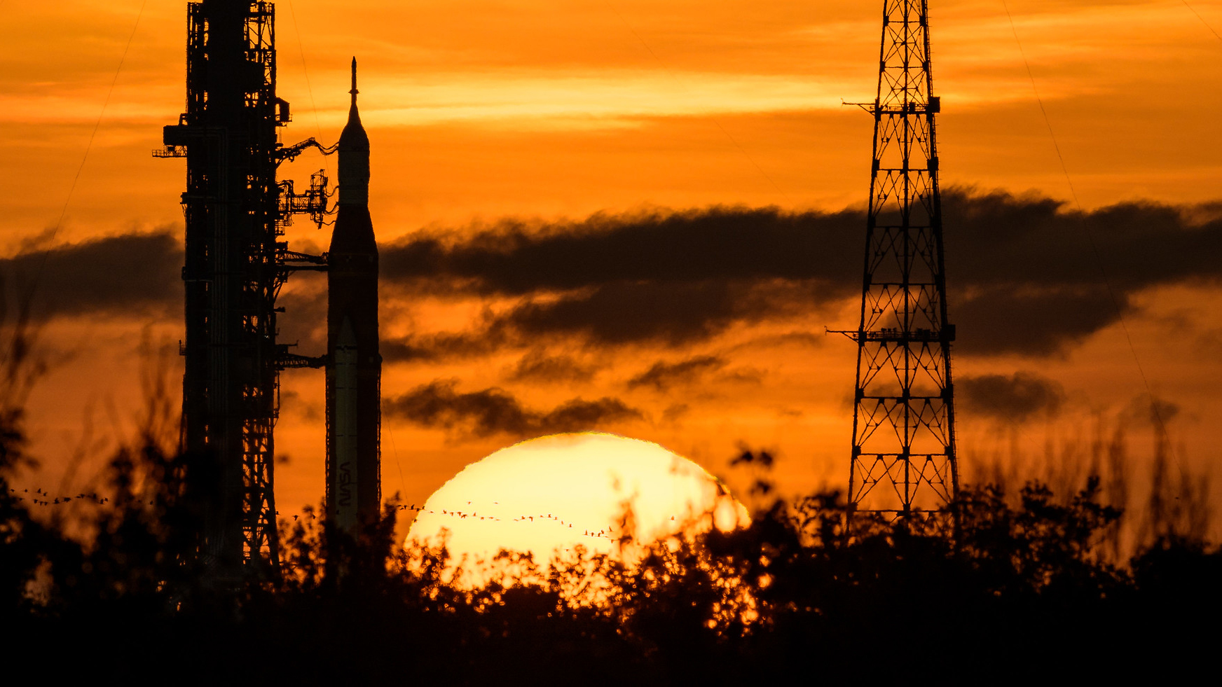 NASA’s Artemis 1 moon rocket looks spectacular in these amazing photos