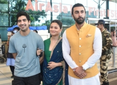 Brahmastra: Ranbir Kapoor, Alia Bhatt and Ayan Mukerji dropped in Bajrang Dal from going into Ujjain temple; cops charge protesters