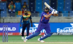 Rohit Sharma Gets Trolled For Turning His Back On Arshdeep Singh In Last Over