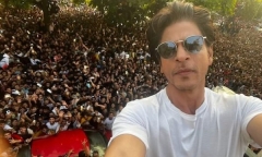 SRK To Make A Documentary On His Fans; ‘Pathaan’ To Have Active Fan Involvement