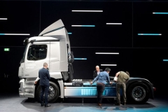 Daimler Truck Raises Unit Sales as Chip Shortage Eases