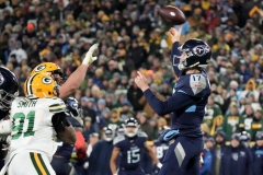 Tannehill Leads Titans to 27-17 Victory Over Packers