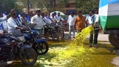 Roadways taken by TDP chief Chandrababu Naidu ‘cleansed’ with turmeric water in Kurnool