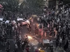 Iran demonstrations: People shout anti-government mottos in Tehran