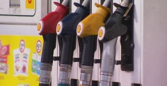 Fuel costs set to plunge throughout Australia ahead of Christmas – 9News