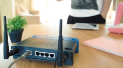 Why Rebooting Your Router Fixes So Many Problems (and Why You Have to Wait 10 Seconds)