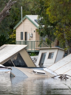 ‘Just go out’: Warning from Murraylands caravan park supervisor after home all of a sudden flooded