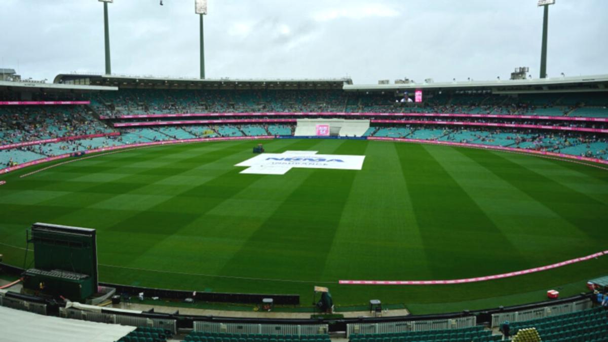 Sydney Test cricket the first day bad light: Fuming fans ‘can’t comprehend’ farcical choice to stop play due to the fact that of bad light