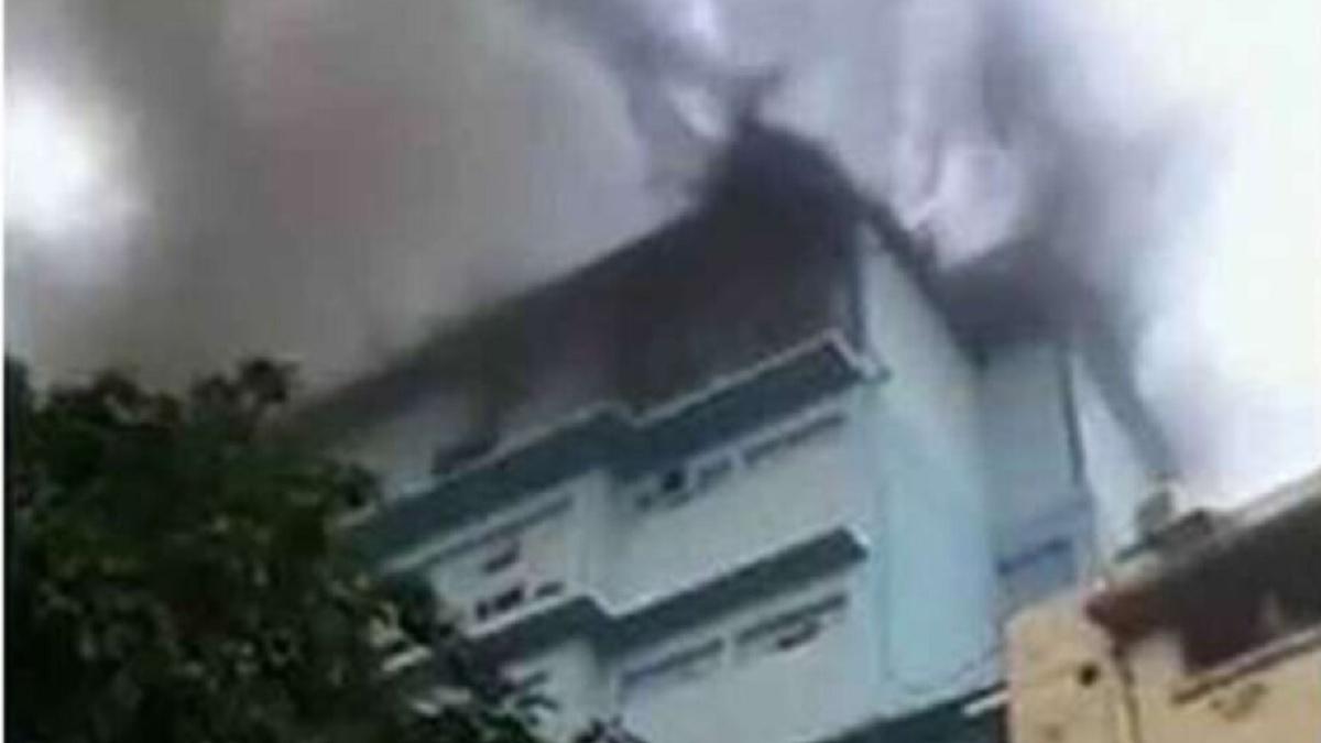 Fire breaks out at Kolkata's SSKM Hospital, 9 fire brigade vehicles on the spot