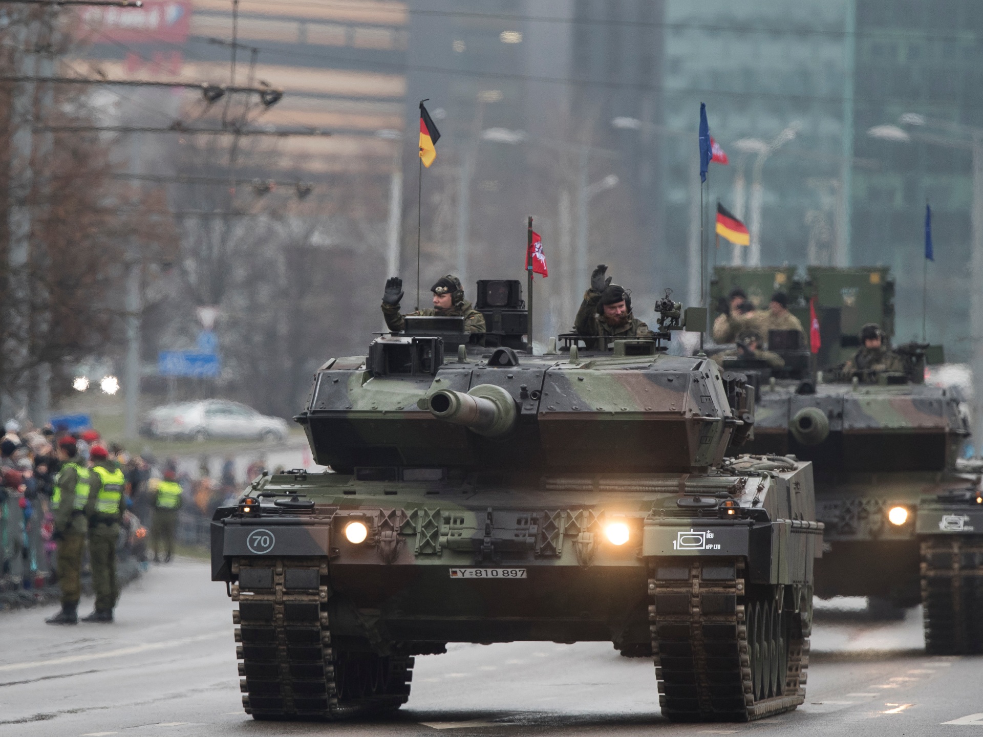 Germany heads for face-off over tanks for Ukraine