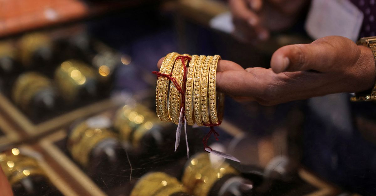 India prepares to cut gold import task to detain smuggling -sources