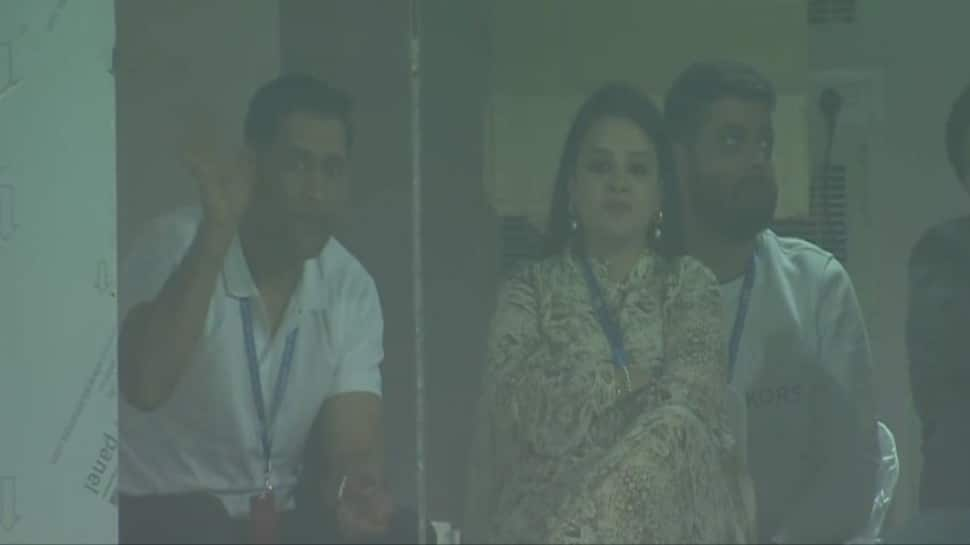 VIEW: MS Dhoni, Wife Sakshi Spotted in Ranchi Stadium for India vs New Zealand 1st T20I