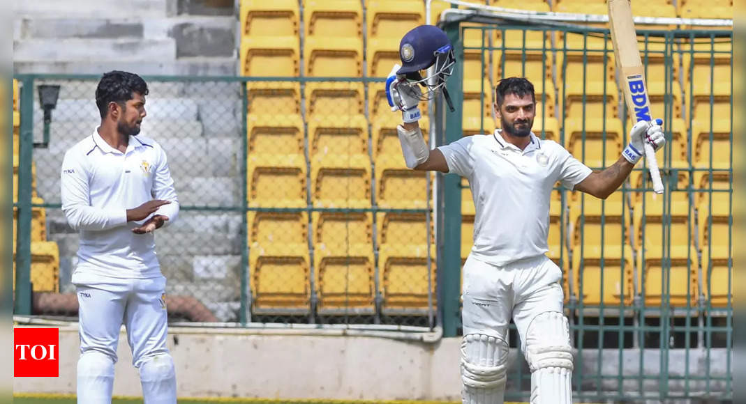 Ranji Trophy: Saurashtra nab lead versus Karnataka