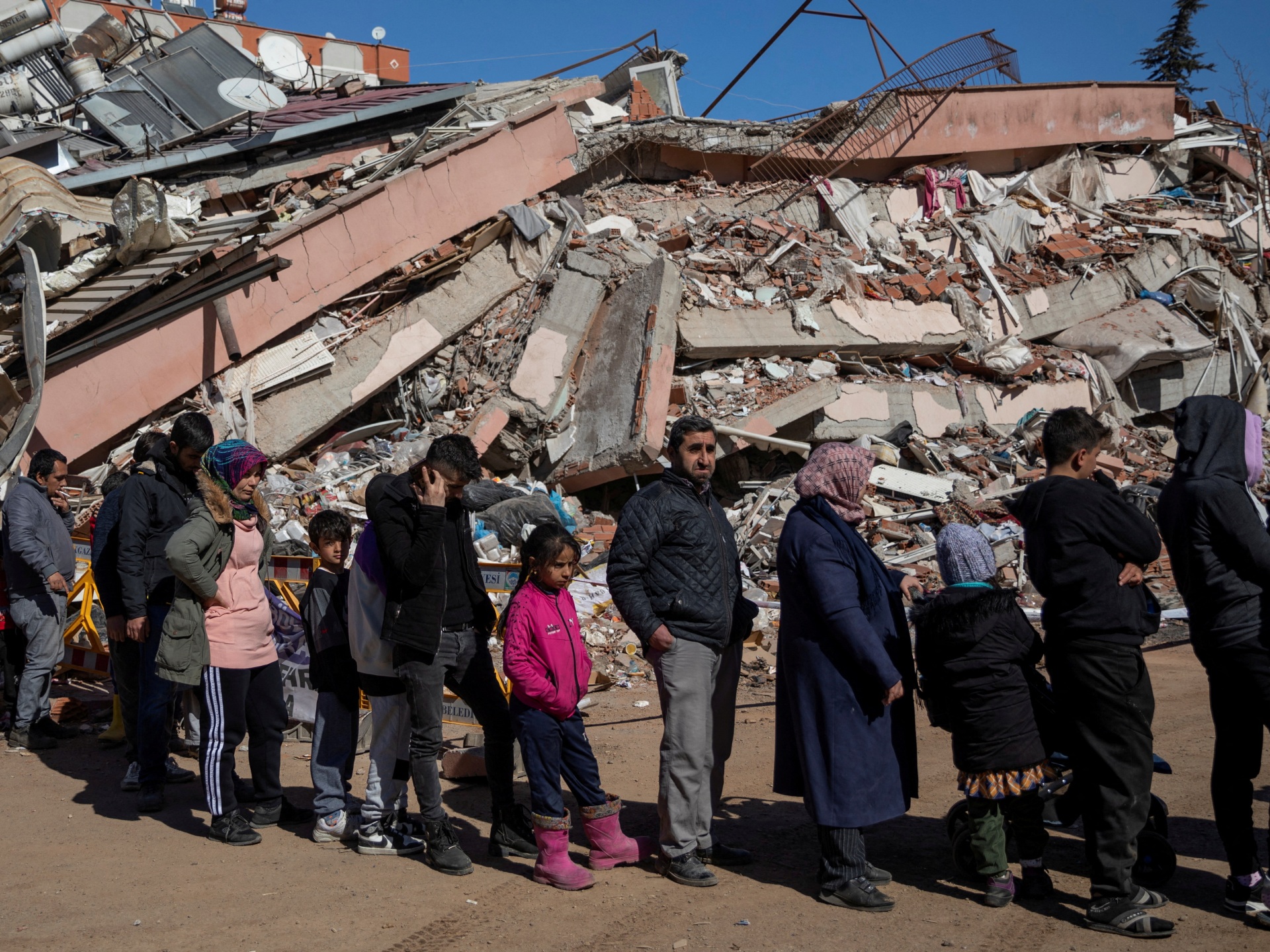 Turkey discovers brand-new survivors as quake death toll surpasses 43,000