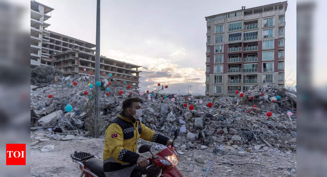 Turkey removes debris from earthquake, rescue efforts unwind