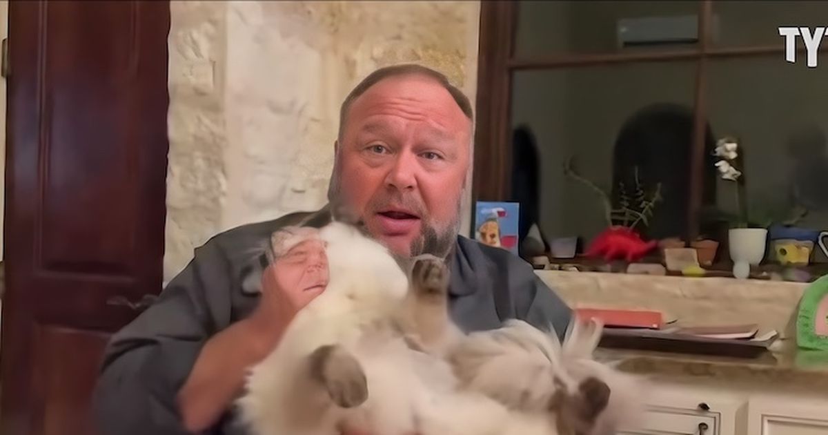 Sandy Hook Conspiracy Lunatic Alex Jones Claims DOJ Thinks Assets May Be Hidden Inside Family Cat