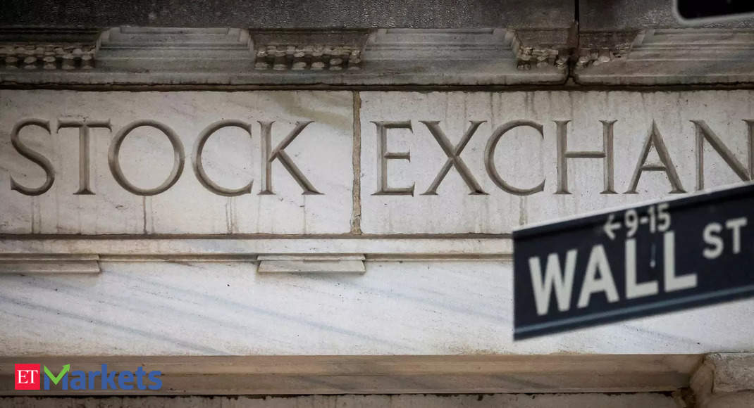 United States stock exchange: Wall Street falls on bank stocks topple, tasks report jitters