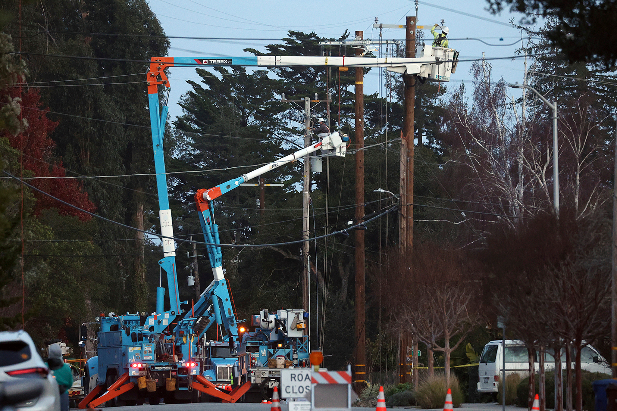 California storm knocks out power to 258,000 PG&E clients in Bay Area