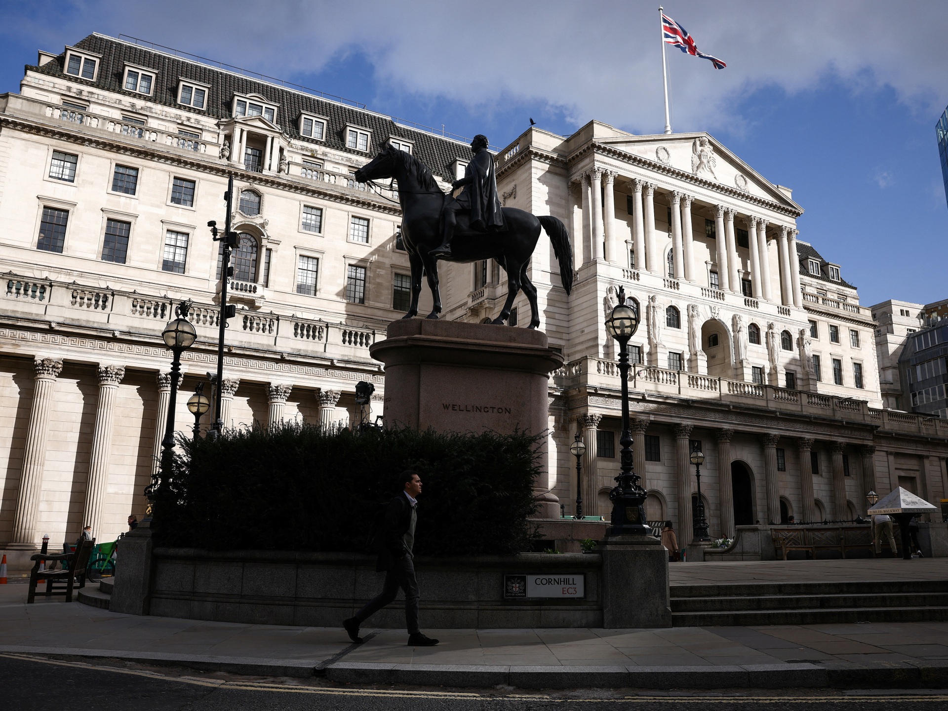 Bank of England raises rates of interest to 4.25%