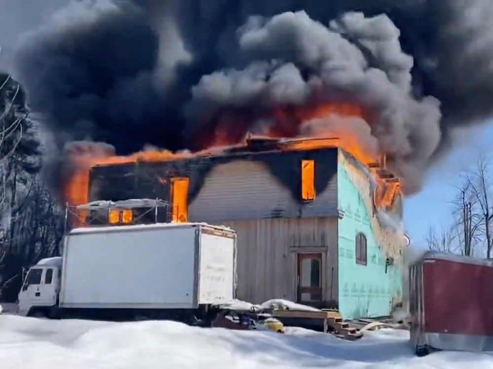 Fire damages house under building near Kars